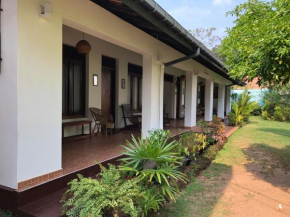 Гостиница Shanthi Guest House  Hikkaduwa